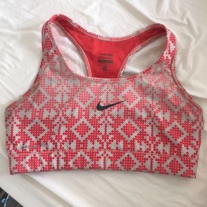 Lightly worn Nike Pro sports bra!